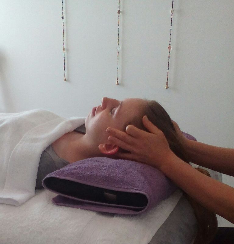 Massages habillés au Mans (c) Vanessa Cour 2013-2025